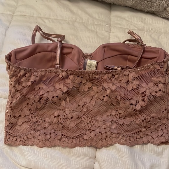 No tags but never worn. Size small - Picture 4 of 4